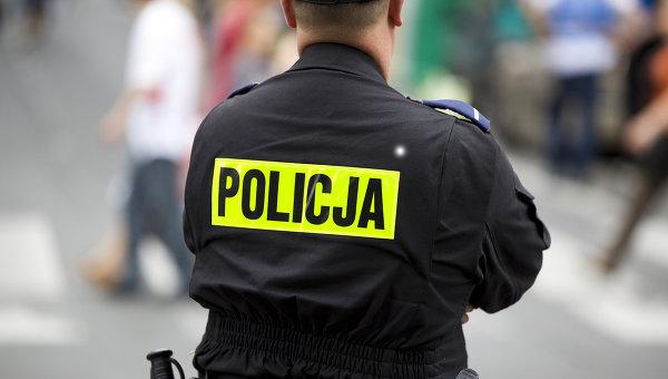 В Польше полиция оттеснила протестующих и оцепила Сейм (ФОТО)