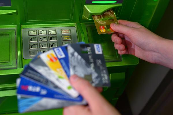 «ПриватБанк» установил новый лимит на снятие наличных средств