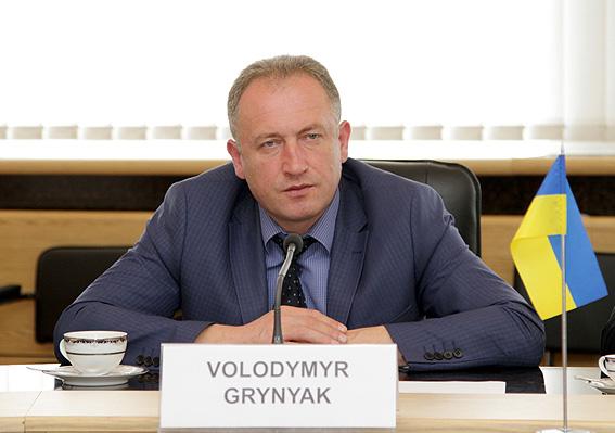 Суд отказался отстранить от должности подозреваемого в организации штурма Майдана генерала