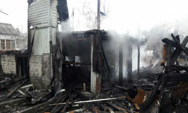 В Киеве четверо детей сгорели в жилом доме (ФОТО)
