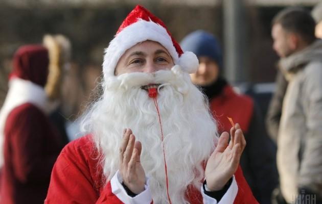 В Киеве прошел забег Санта-Клаусов (ФОТО)