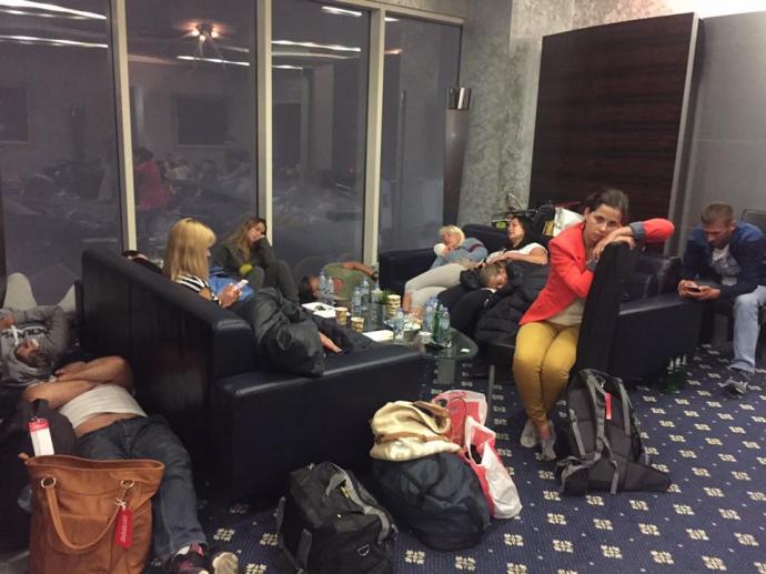Українці, які застрягли в аеропортах ОАЕ, вже летять додому