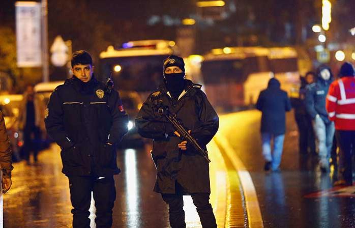 Кровавый Новый год. Переодетый в Санта-Клауса человек застрелил в ночном клубе Стамбула почти 40 человек (ФОТО)