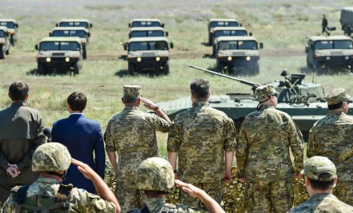 Порошенко подписал закон, позволяющий военным разрывать контракты во время АТО