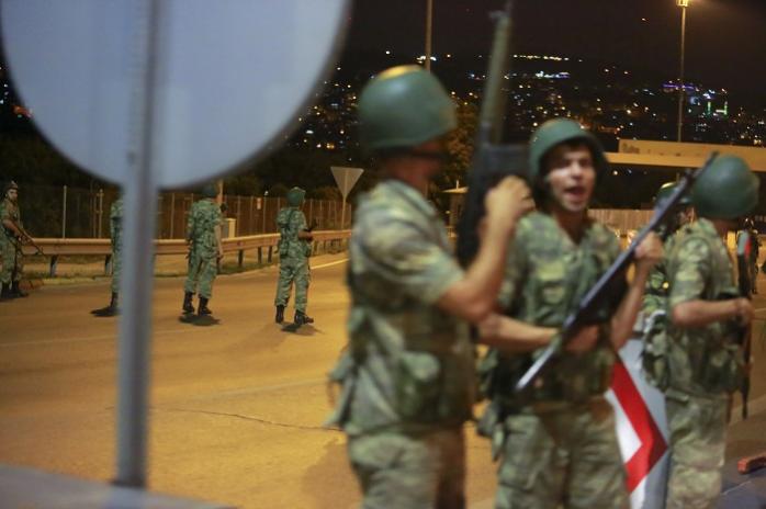 У Туреччині винесено перший вирок у справі про спробу військового перевороту