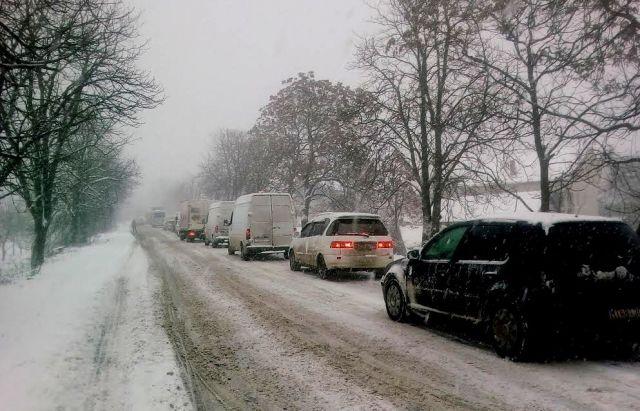 На Николаевщине разрешили проезд легковушек, в пяти областях дороги перекрыты