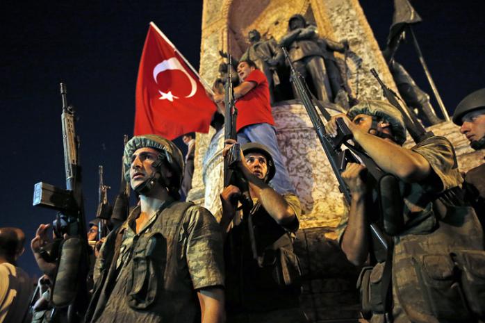 В Турции разрешили отбирать гражданство у террористов и противников власти