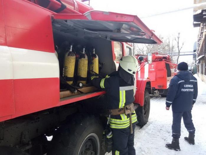 В результате пожара на киевском заводе пострадали два работника (ФОТО)