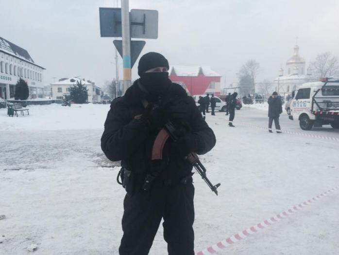 Полиция квалифицирует янтарный конфликт в Олевске как драку на бытовом уровне — журналист