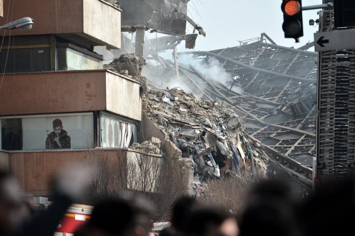 В столице Ирана обрушился горящий торговый центр: не менее 30 жертв (ФОТО, ВИДЕО)