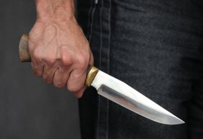 В Париже неизвестный с ножом атаковал людей в метро