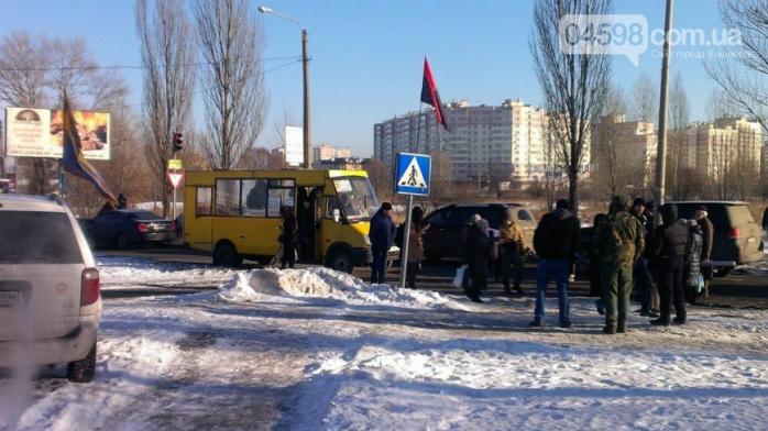 Жителі Вишневого перекрили в’їзд до Києва через зростання цін на проїзд (ФОТО, ВІДЕО)