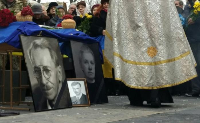 В Киеве перезахоронили украинского писателя Александра Олеся (ФОТО)