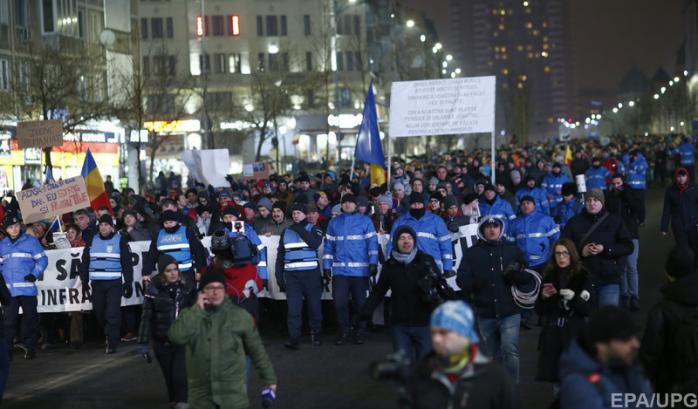 В Румынии десятки тысяч протестовали против помилования коррупционеров (ФОТО)