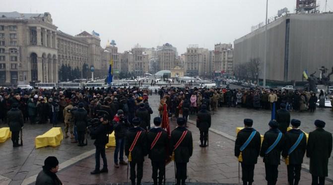 На Майдане попрощались с погибшими под Авдеевкой бойцами (ФОТО)