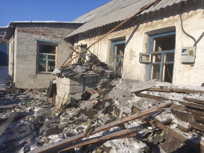 Внаслідок обстрілу Авдіївки загинула жінка, багато будинків зруйновано (ФОТО)
