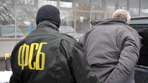 В РФ по подозрению в госизмене задержали сотрудников ФСБ, им грозит до 20 лет тюрьмы