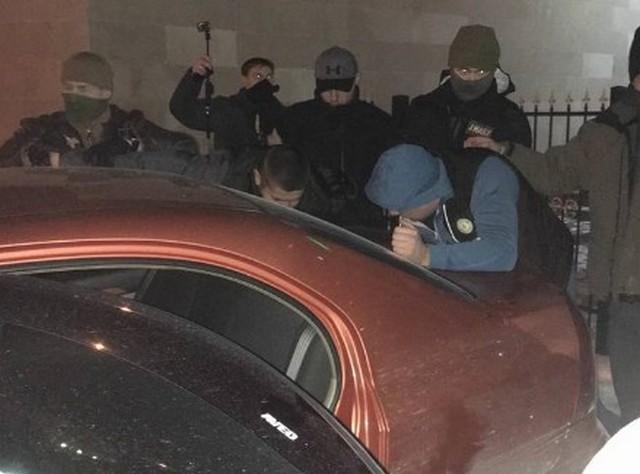 НАБУ показало видео задержания подозреваемого во взяточничестве судьи в Киеве