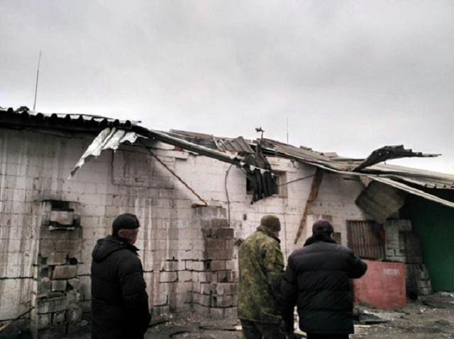 В Авдеевке обстрелами из тяжелой артиллерии повреждены уже свыше сотни домов (ФОТО)