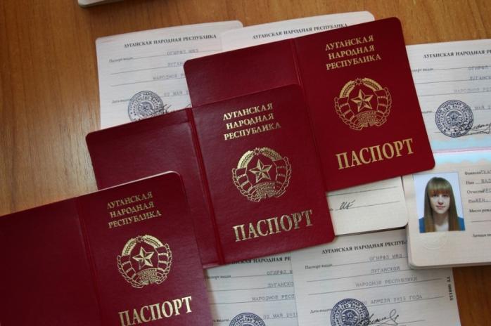 Представник Путіна заявив, що РФ не визнавала паспорта ДНР і ЛНР