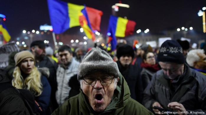 Протести у Румунії: влада під тиском пообіцяла не пом’якшувати покарань за корупцію