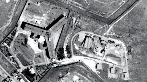 В военной тюрьме под Дамаском казнили десятки тысяч людей — Amnesty