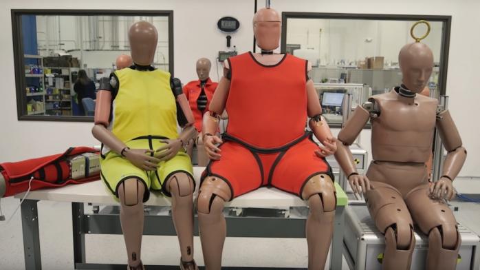 У США вирішили зробити манекени для краш-тестів більш товстими (ВІДЕО)