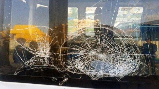 В Абхазии забросали камнями автобус с россиянами