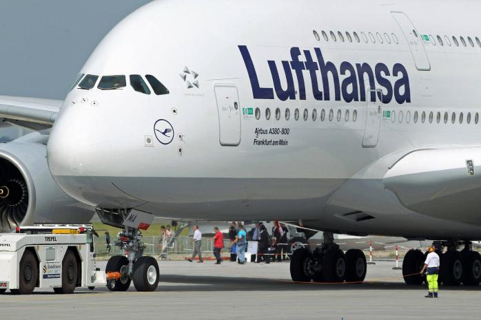 Авиакомпания Lufthansa согласилась повысить зарплату пилотам