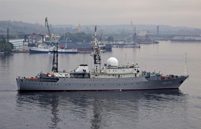 Российский корабль-разведчик насмешил американских военных