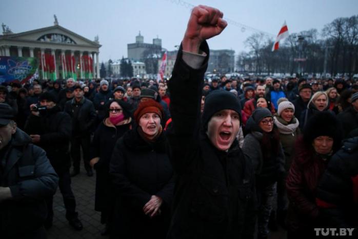 «Розгнівані білоруси» дали владі місяць, щоб скасувати податок на дармоїдство (ФОТО, ВІДЕО)