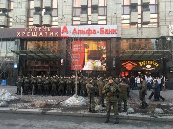 Массовые акции в центре Киева: железные ограждения и сотни правоохранителей (ФОТО)