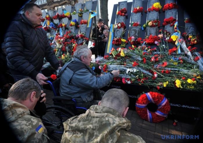 Як українці у Києві та за кордоном вшановують пам’ять Героїв Небесної сотні (ФОТО, ВІДЕО)