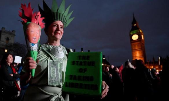 У Британії проходять масові протести проти візиту Трампа (ФОТО)