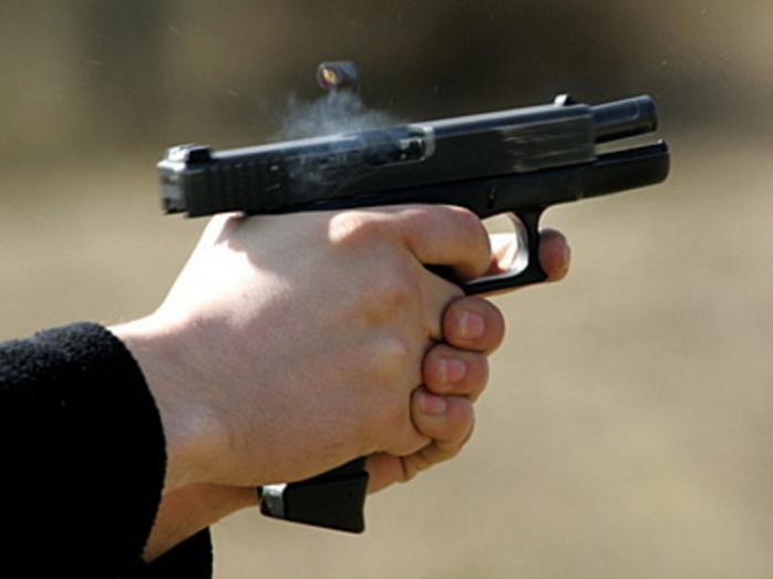 Разборки у суда в Кропивницком закончились огнестрельными ранениями (ФОТО)