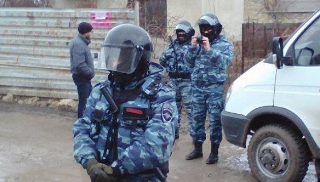 У Сімферополі кримського татарина арештували за пости у соцмережах (ФОТО, ВІДЕО)