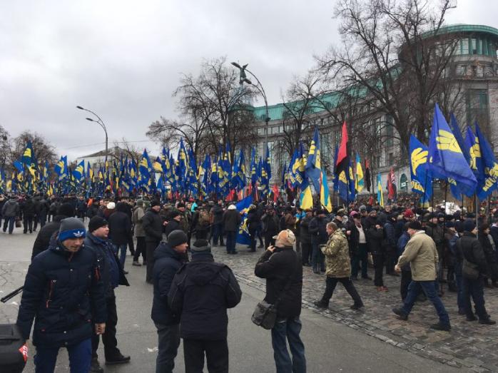 Марш національної гідності: у центрі Києва зібралося понад п’ять тисяч учасників (ФОТО)