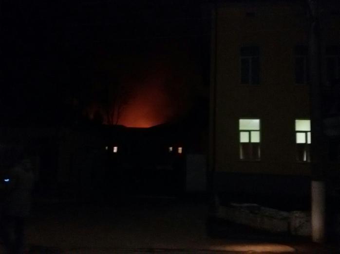 На Прикарпатье произошел пожар в воинской части, есть пострадавшие (ВИДЕО)