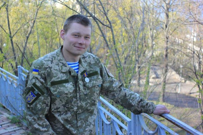 Умер раненный под Авдеевкой «киборг», который устанавливал флаг Украины над аэропортом в Донецке (ФОТО, ВИДЕО)
