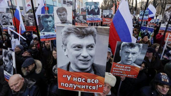 «Ні війні!»: В Москві проходить марш пам’яті Бориса Нємцова (ФОТО)