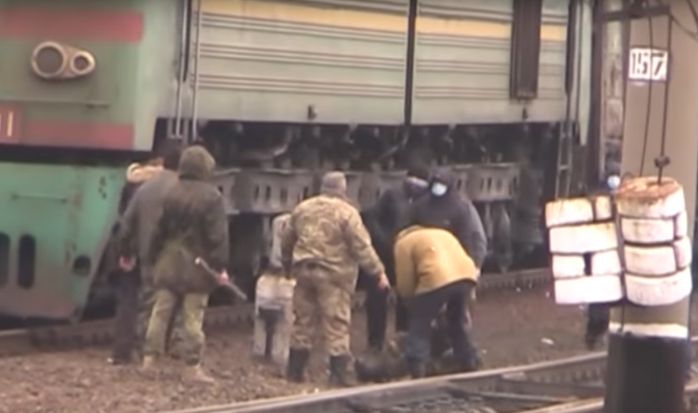 Аваков обнародовал видео нападения титушек на блокировщиков Донбасса (ВИДЕО)