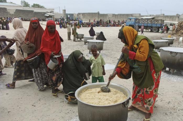 Голод в Сомали: за несколько дней более 100 человек погибли от голода