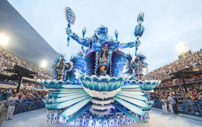 Традиционный карнавал в Рио-де-Жанейро собрал рекордное число зрителей (ФОТО)