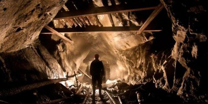 В Торецьку шахтарі потрапили під завал вугілля