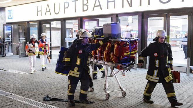 Стали відомі деталі нападу невідомого із сокирою у Німеччині (ФОТО)
