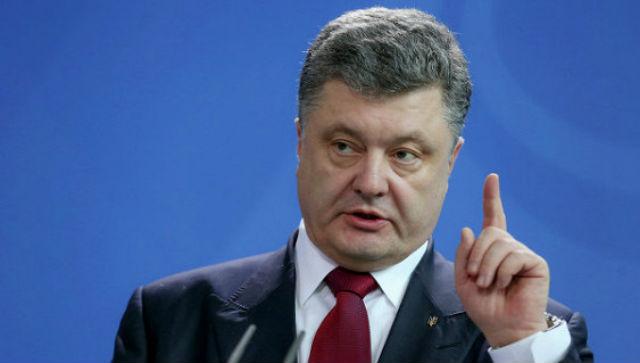 Порошенко пропонує позбавляти чиновників українського паспорта за подвійне громадянство