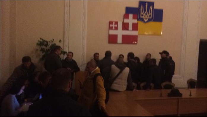 Волынскую ОГА захватили в знак поддержки блокады Донбасса