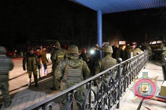 Под Славянском произошло столкновение между полицией и вооруженной группой сторонников блокады (ФОТО)