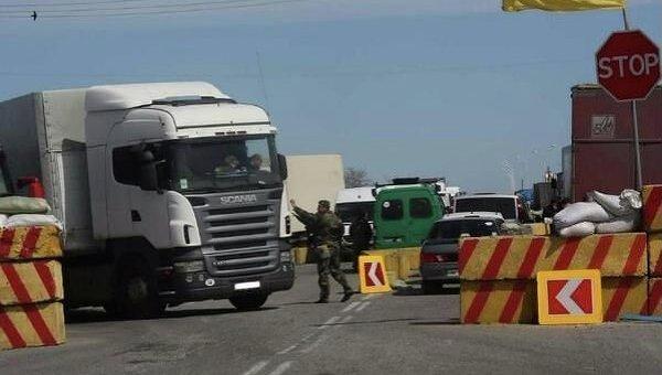 СНБО останавливает перемещение грузов на оккупированные территории