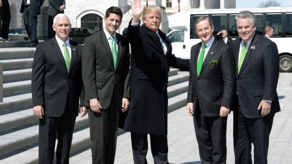 Фото: Трамп та інші політики одягнені у зелені краватки